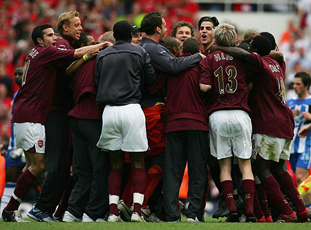 12月10日！欧冠英冠等比赛开打！会有冷门吗？（12月10日欧冠、英冠等赛事打响，冷门会出现吗？）